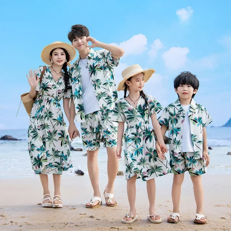 Parent Of Plant - Vacation Couple Look Parent-childClothing Mom Daughter